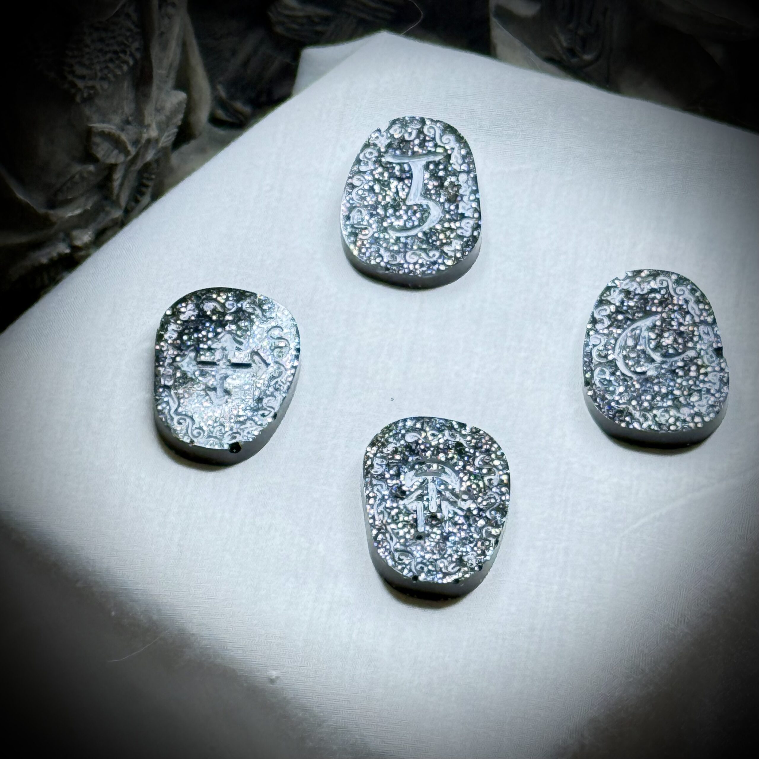 Resin - Witches runes - Black Glitter